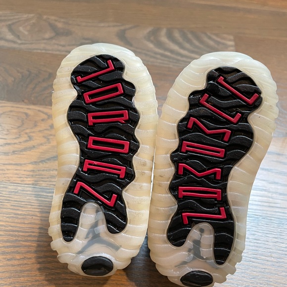 Jordan Retro 11 toddler size 5 excellent condition - Picture 4 of 6